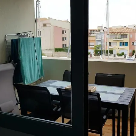 Studio Cabine 4p Proche Mer/piscine/parking شقة
